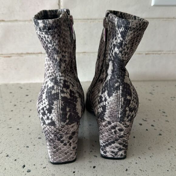 Marc Fisher Leave Women’s Textile Snake Print Ankle Boots Block Heel Zip Size 7M - Picture 3 of 12